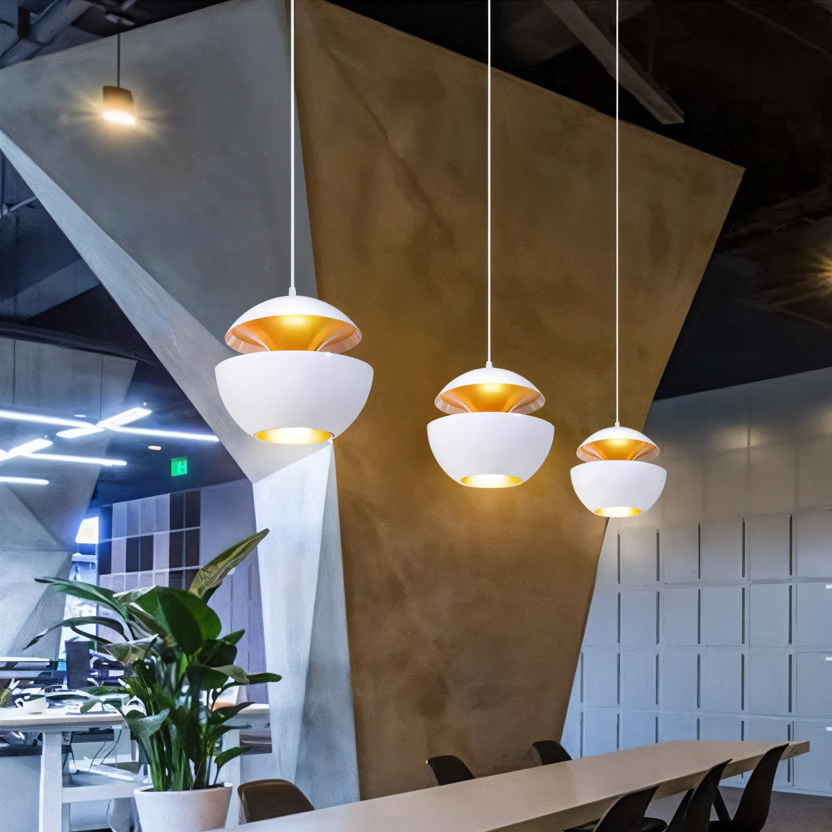 Artistic Apple-Shaped Pendant Light with Adjustable Cable