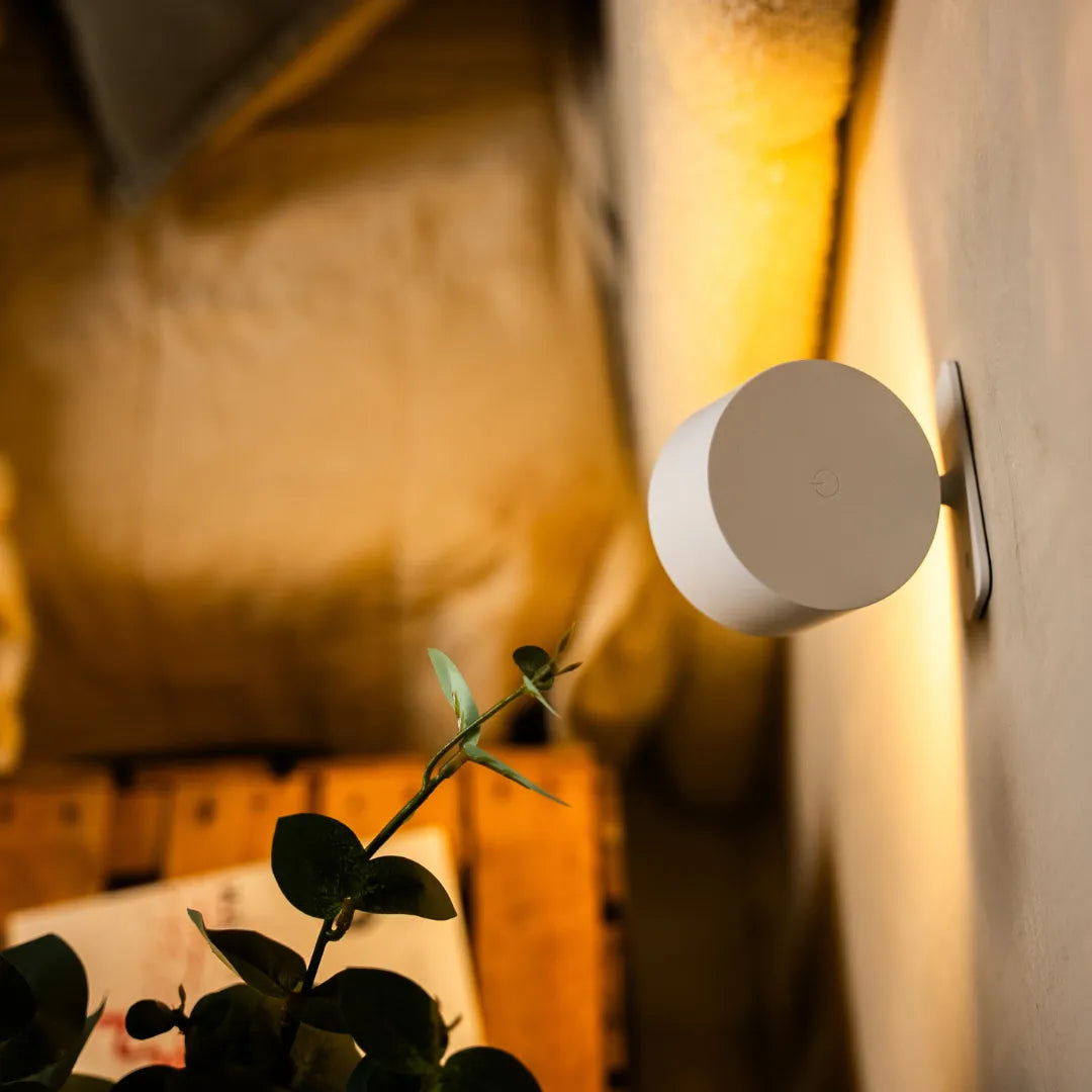 Cordless LED Wall Lamp with 360° Rotation and Touch Control