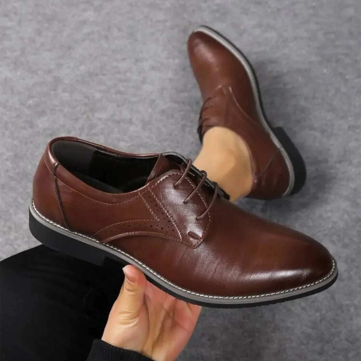 Men's Closed-Lace Oxford Shoes with Brogue Detailing