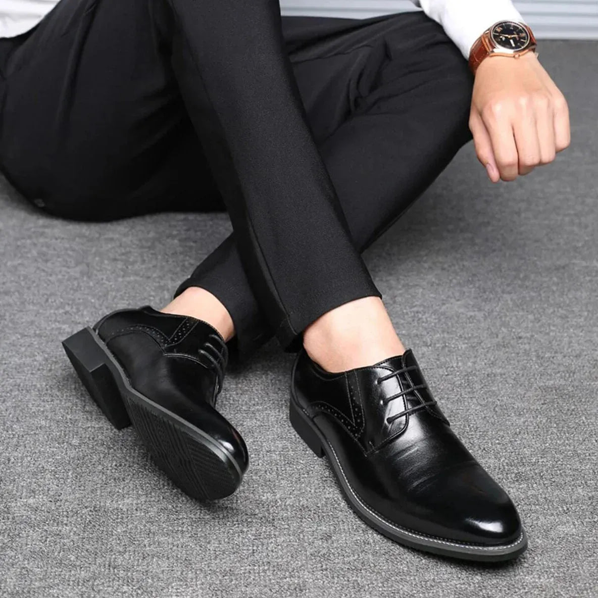 Men's Closed-Lace Oxford Shoes with Brogue Detailing