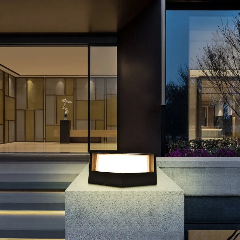 Modern LED Outdoor Garden Wall Light with Weatherproof Housing