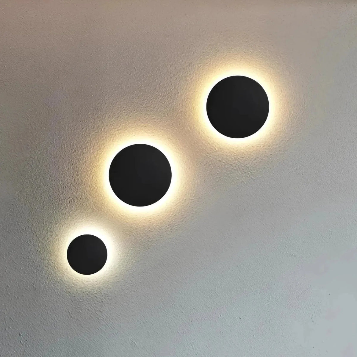 Modern LED Outdoor Wall Light for Patios and Entrances