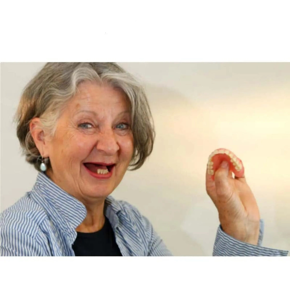 Removable Full Arch Denture Set with Flexible Cushion Grip