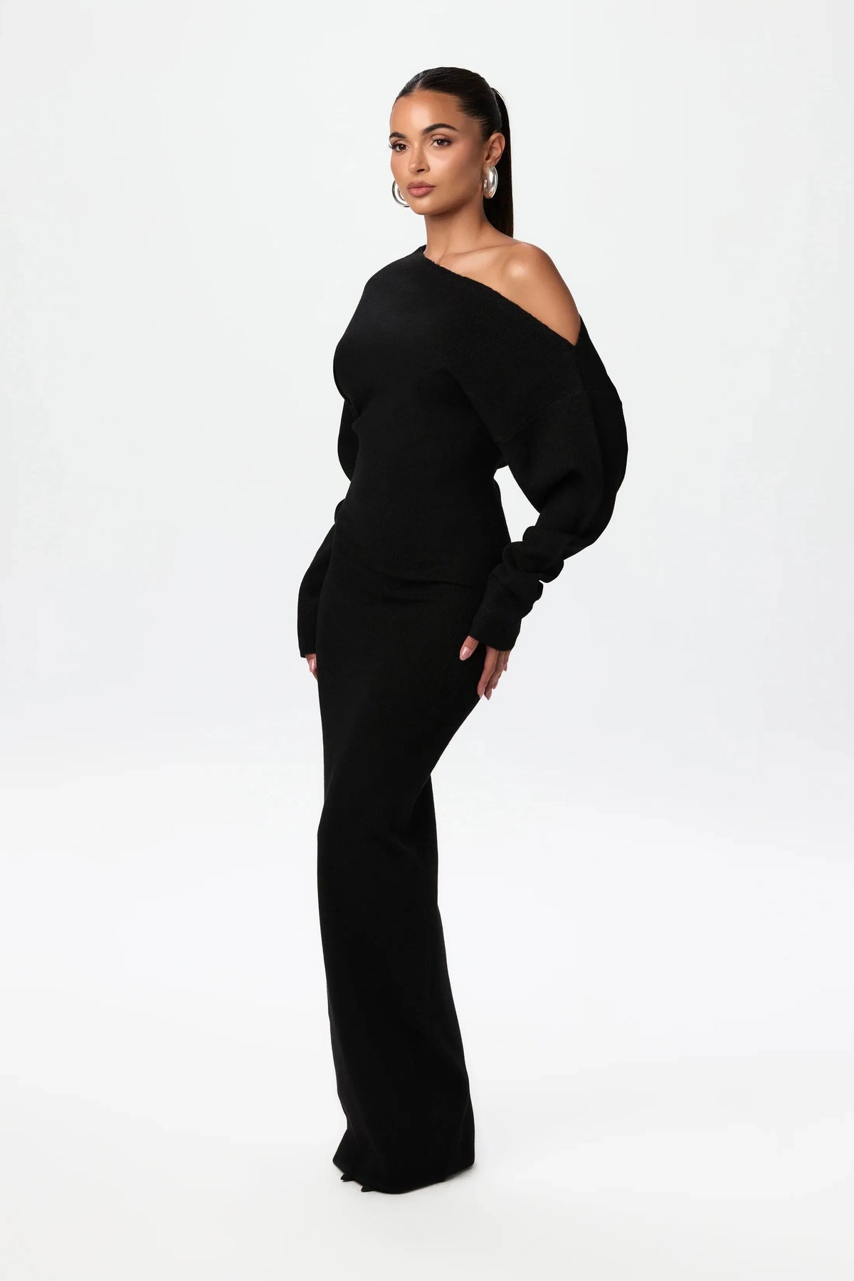 Women's Elegant Knit Maxi Dress with Off-Shoulder Neckline