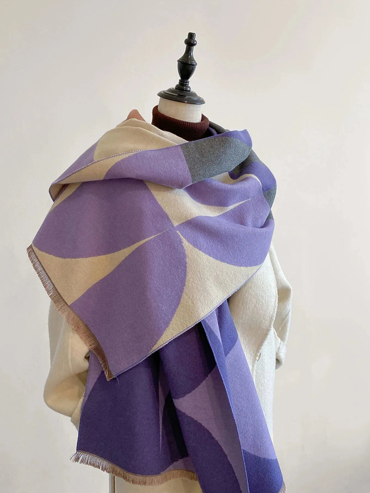 Women's Reversible Cashmere Blend Scarf for Warmth and Elegance
