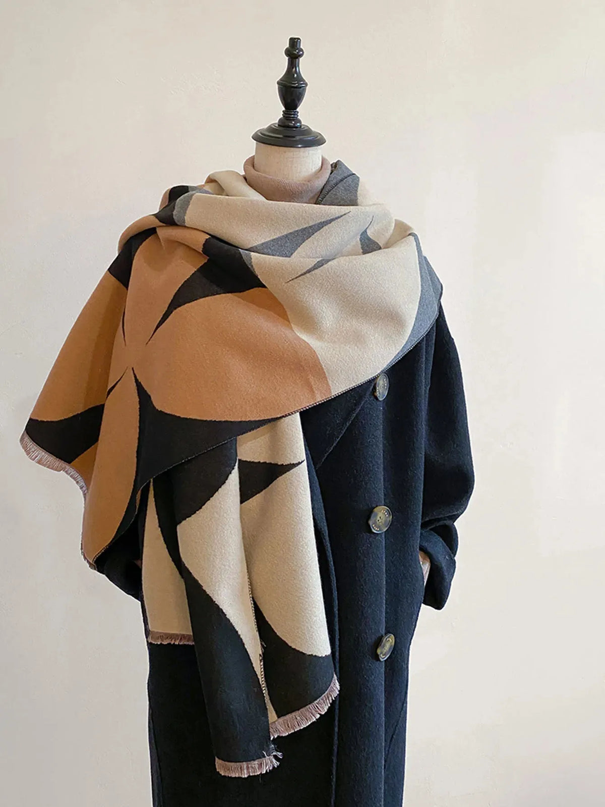 Women's Reversible Cashmere Blend Scarf for Warmth and Elegance