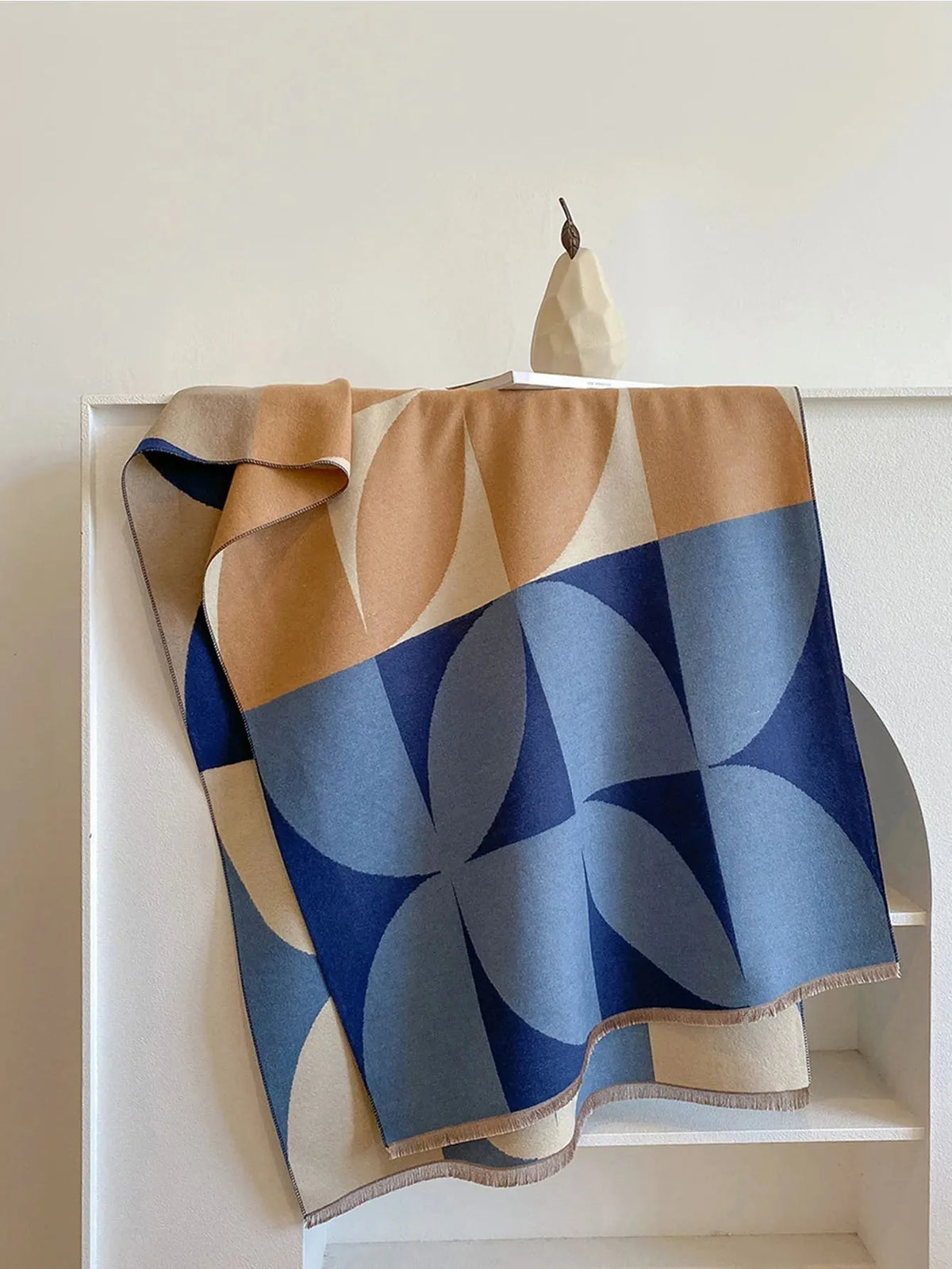 Women's Reversible Cashmere Blend Scarf for Warmth and Elegance