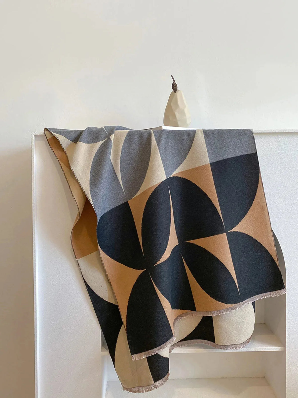 Women's Reversible Cashmere Blend Scarf for Warmth and Elegance