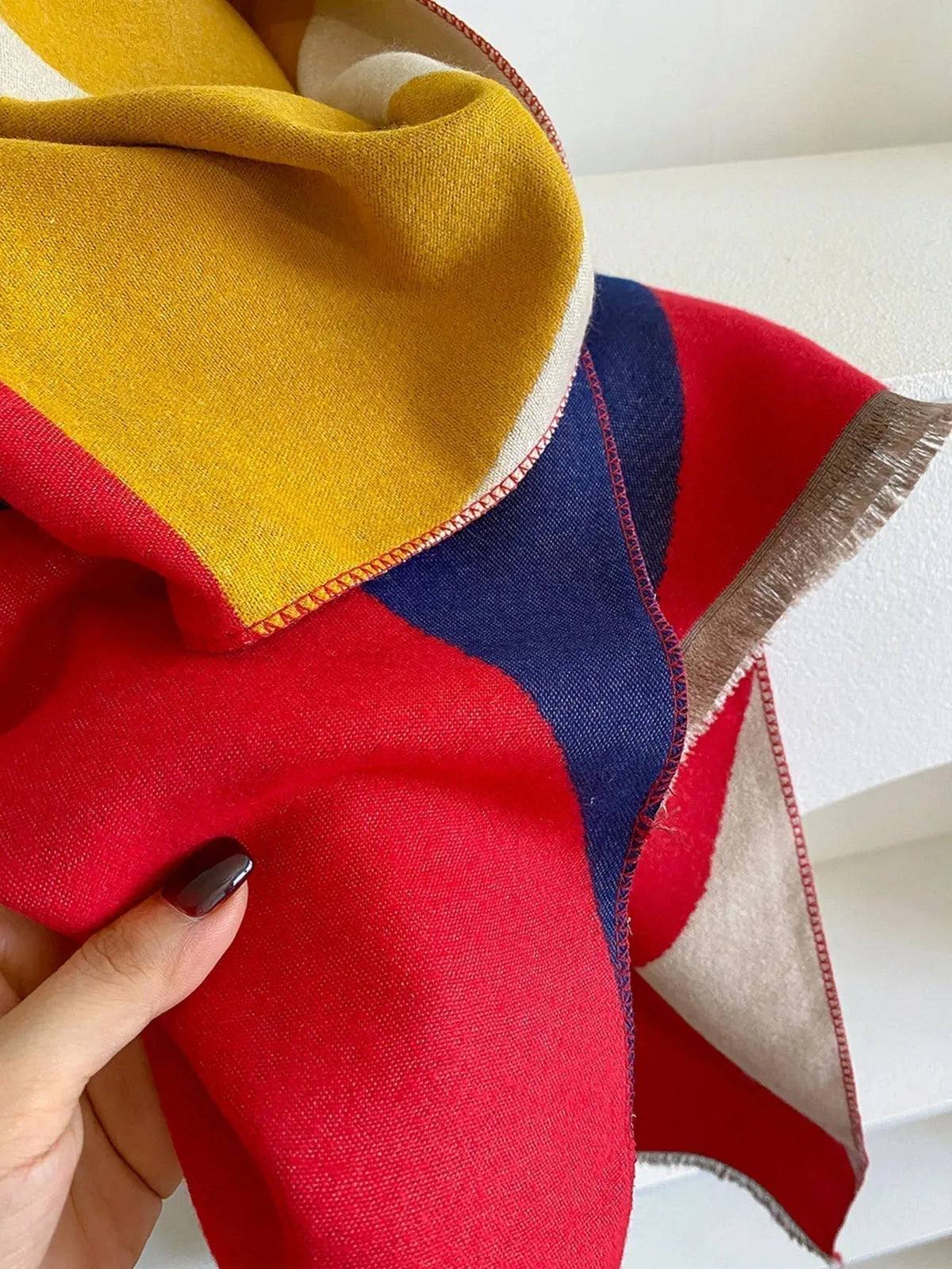 Women's Reversible Cashmere Blend Scarf for Warmth and Elegance