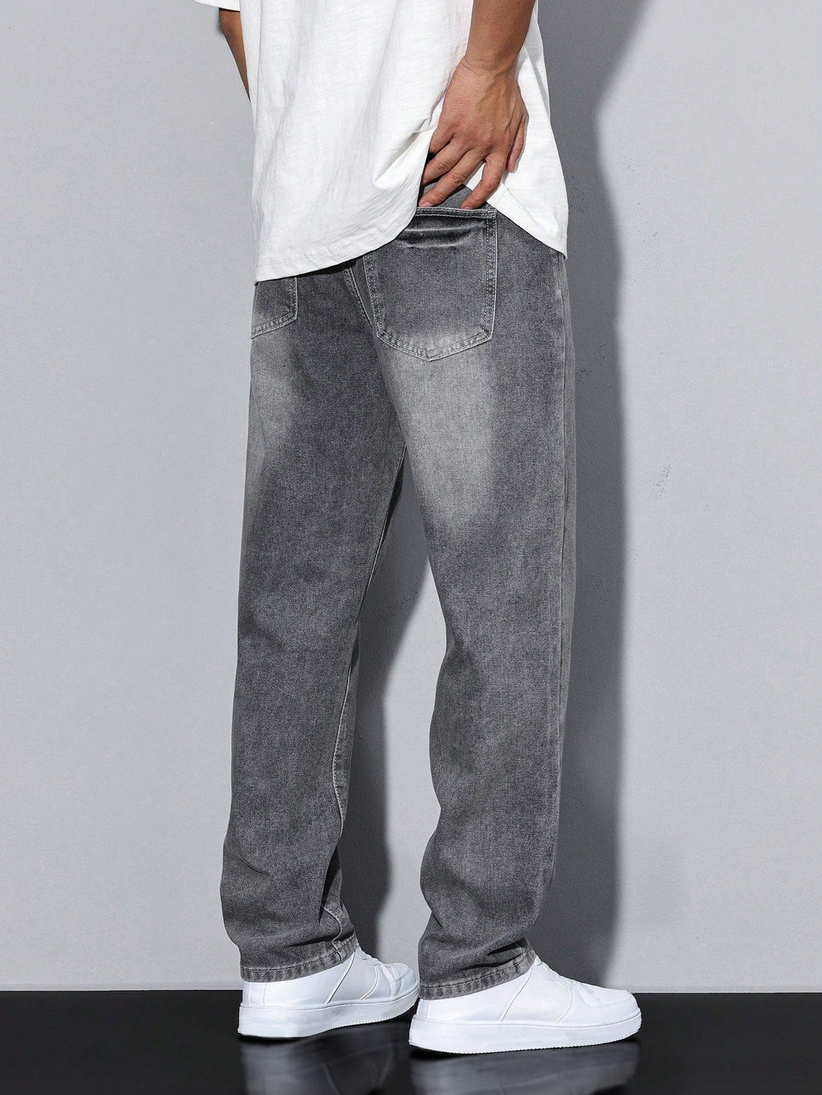 Relaxed Fit Wide Leg Denim Jeans