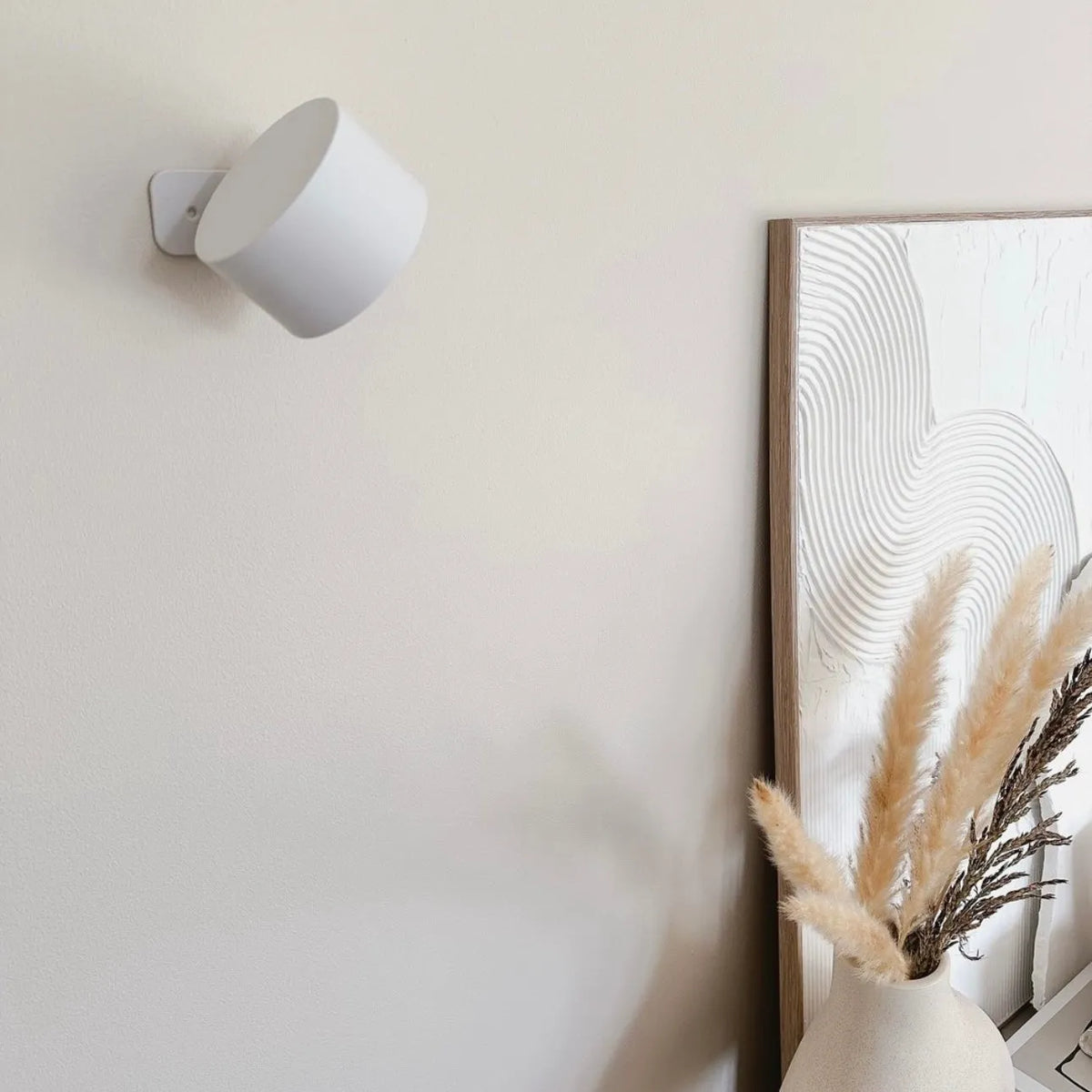 Cordless LED Wall Lamp with 360° Rotation and Touch Control