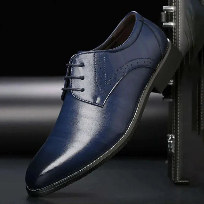 Men's Closed-Lace Oxford Shoes with Brogue Detailing