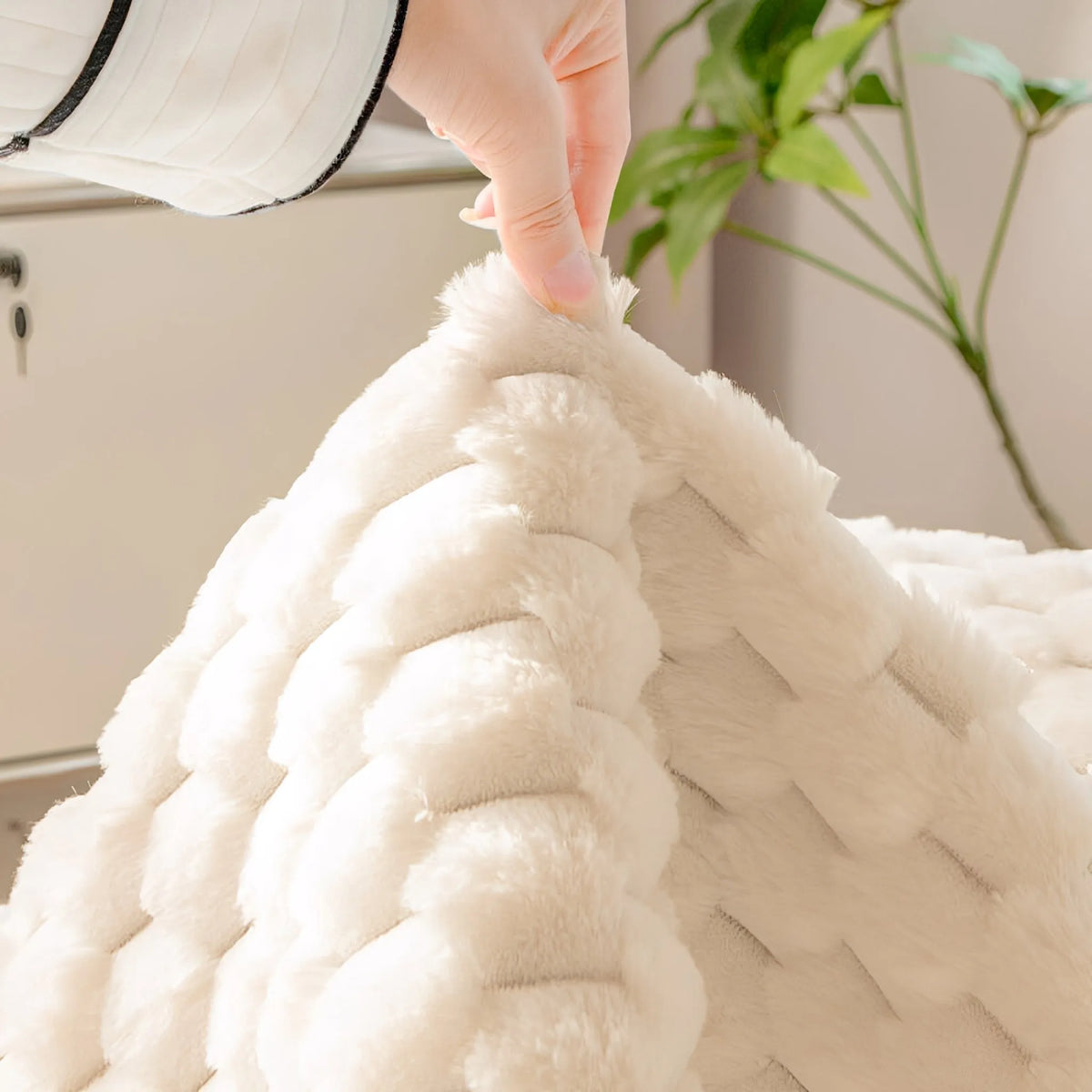 Non-Slip Plush Pet Couch Cover with Protective Mat