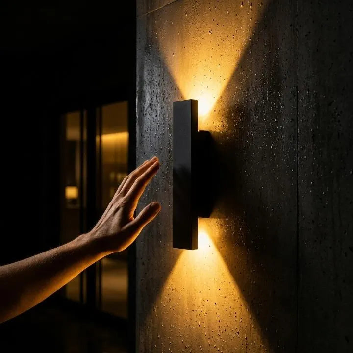 Outdoor Up and Down LED Wall Light with Weatherproof Housing