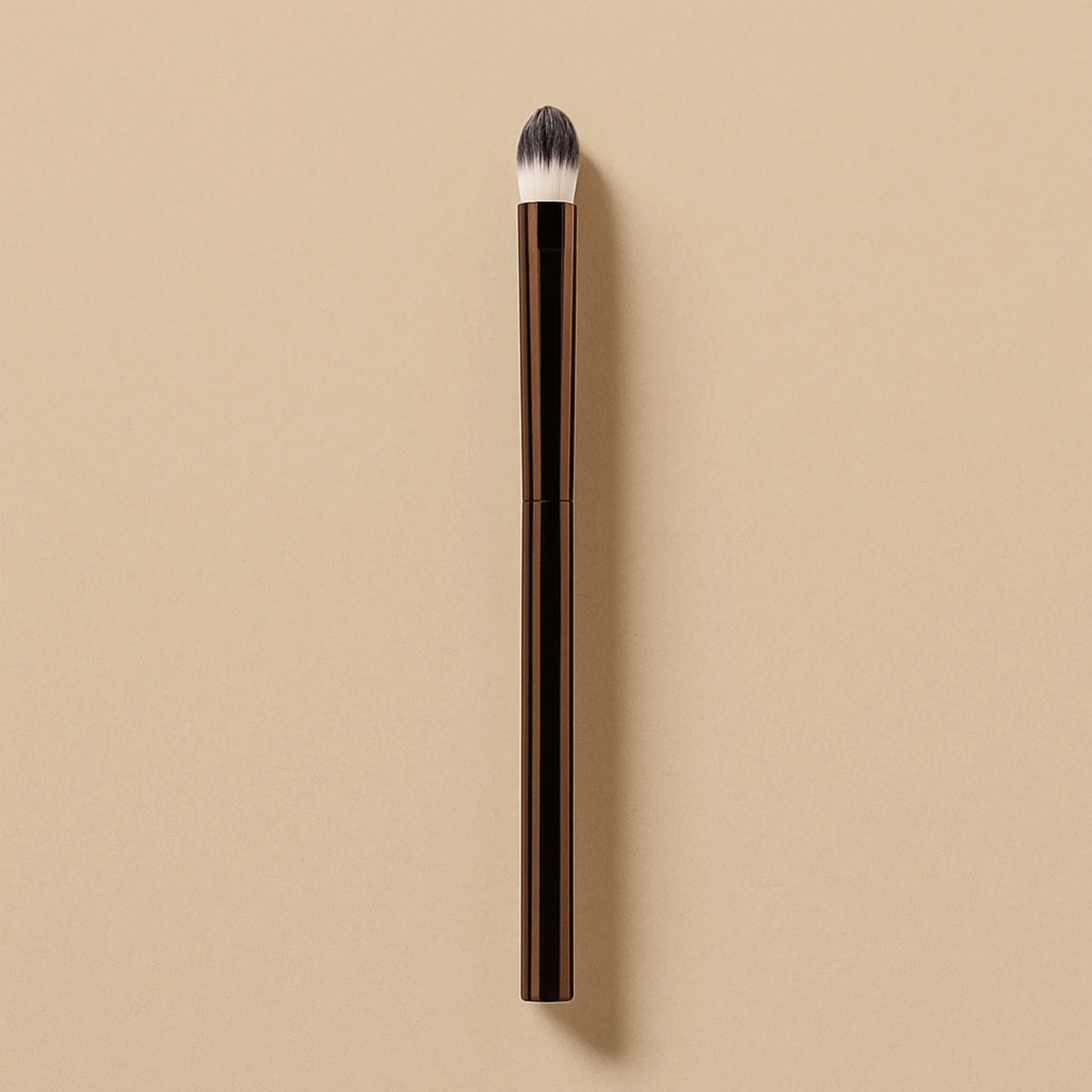 Precision Concealer Brush with Soft Synthetic Bristles