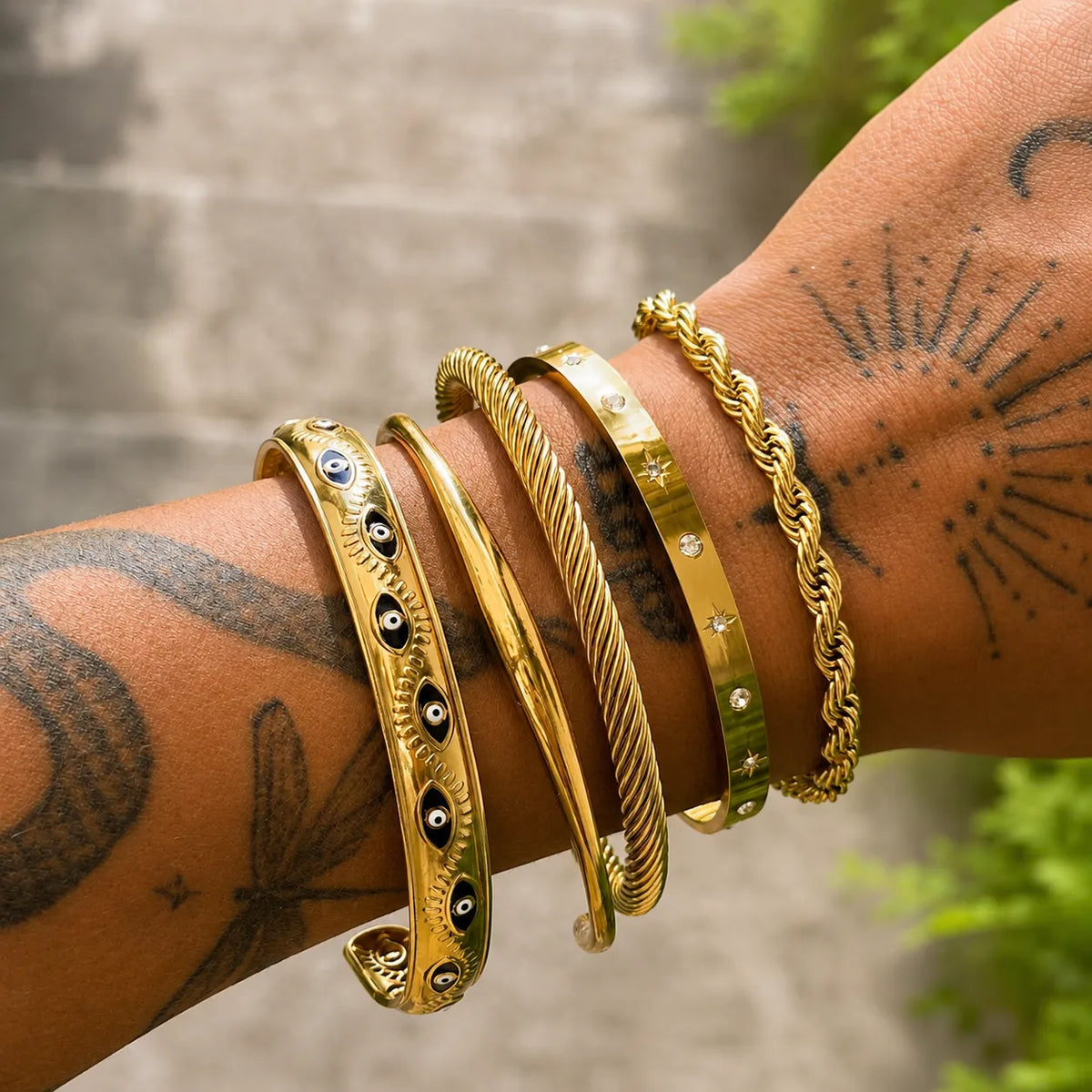 Women's Gold Chain Bracelet with Detailed Craftsmanship
