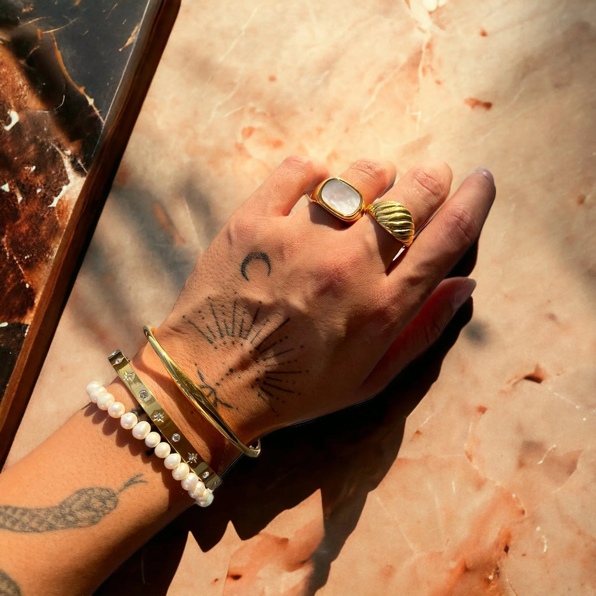 Women's Gold Chain Bracelet with Detailed Craftsmanship
