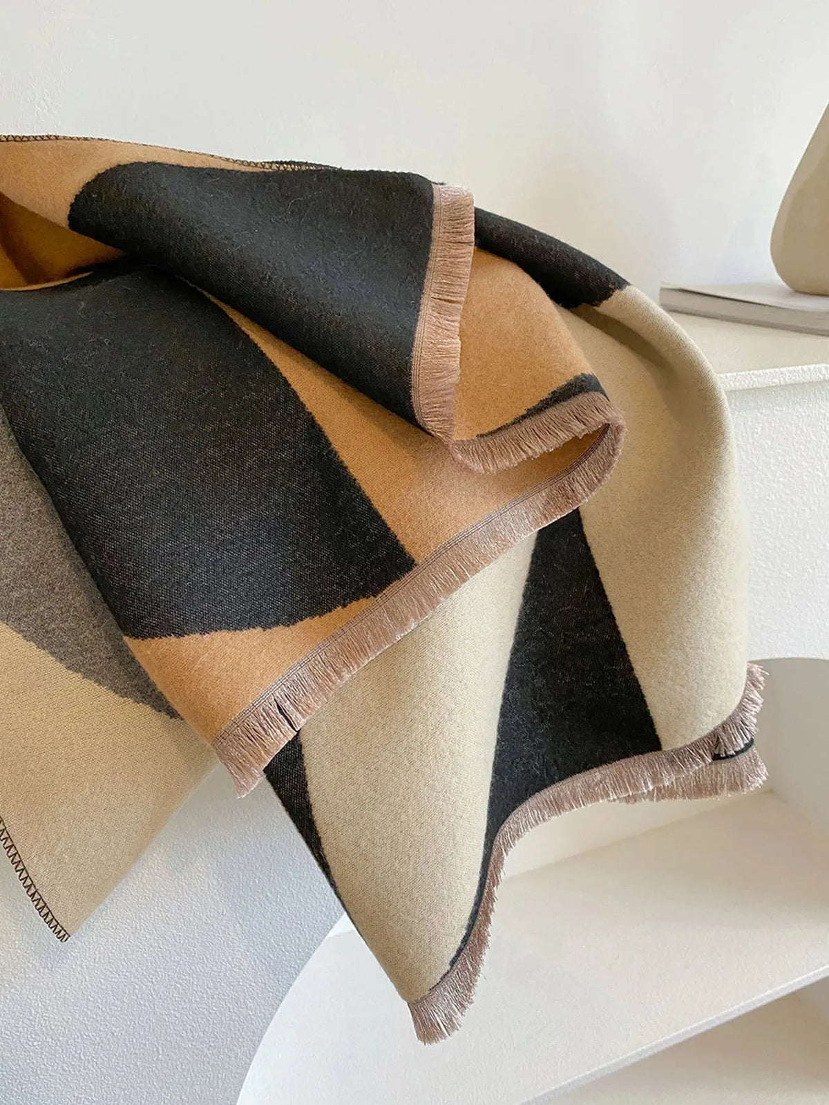 Women's Reversible Cashmere Blend Scarf for Warmth and Elegance