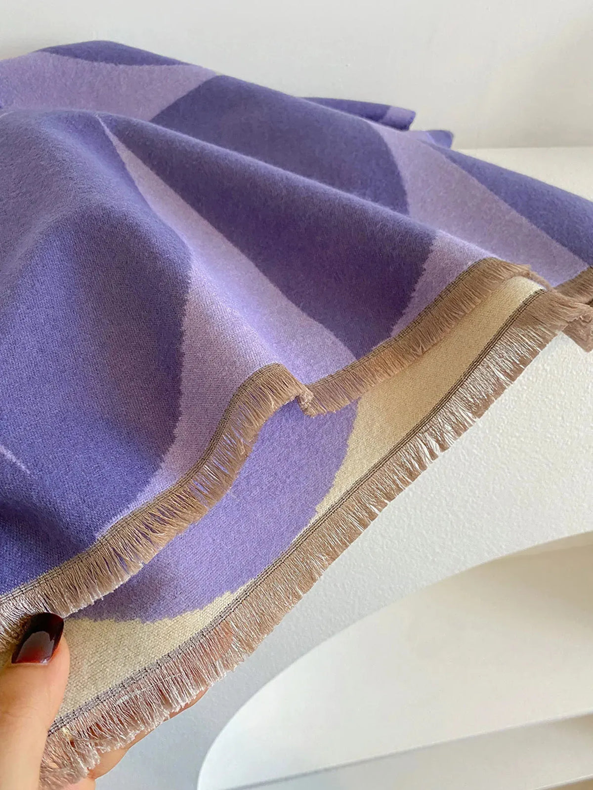 Women's Reversible Cashmere Blend Scarf for Warmth and Elegance