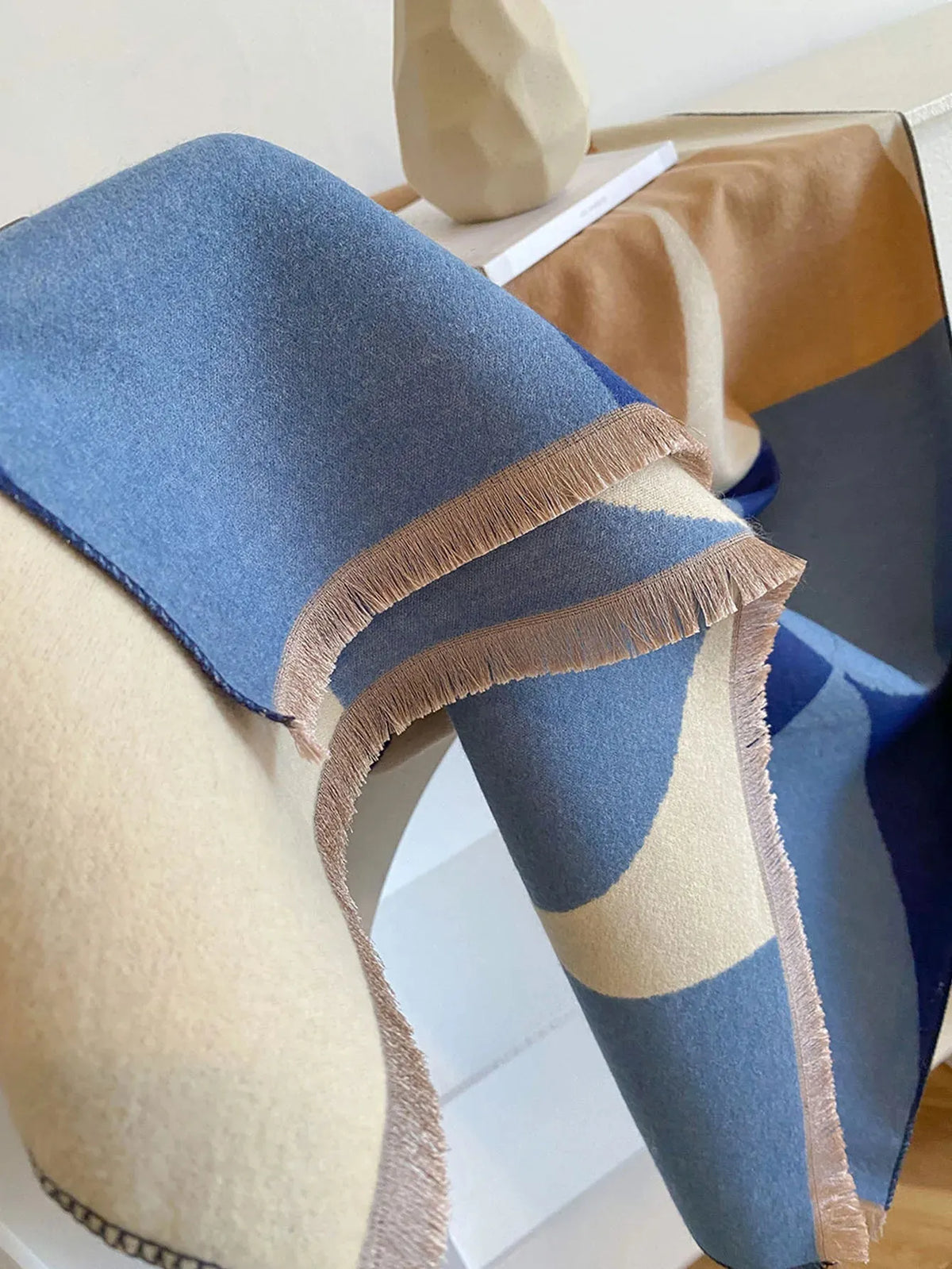 Women's Reversible Cashmere Blend Scarf for Warmth and Elegance