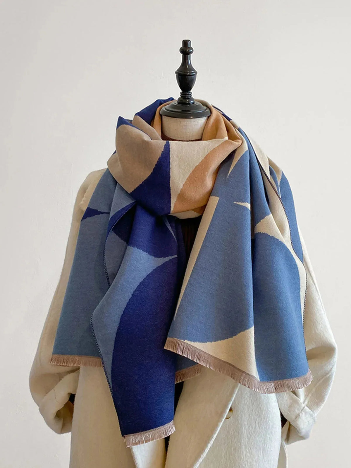 Women's Reversible Cashmere Blend Scarf for Warmth and Elegance